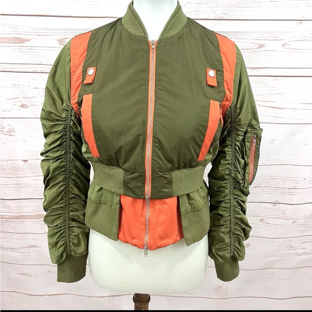 Fashionable Cargo Bomber Jacket **HEAD TURNER**